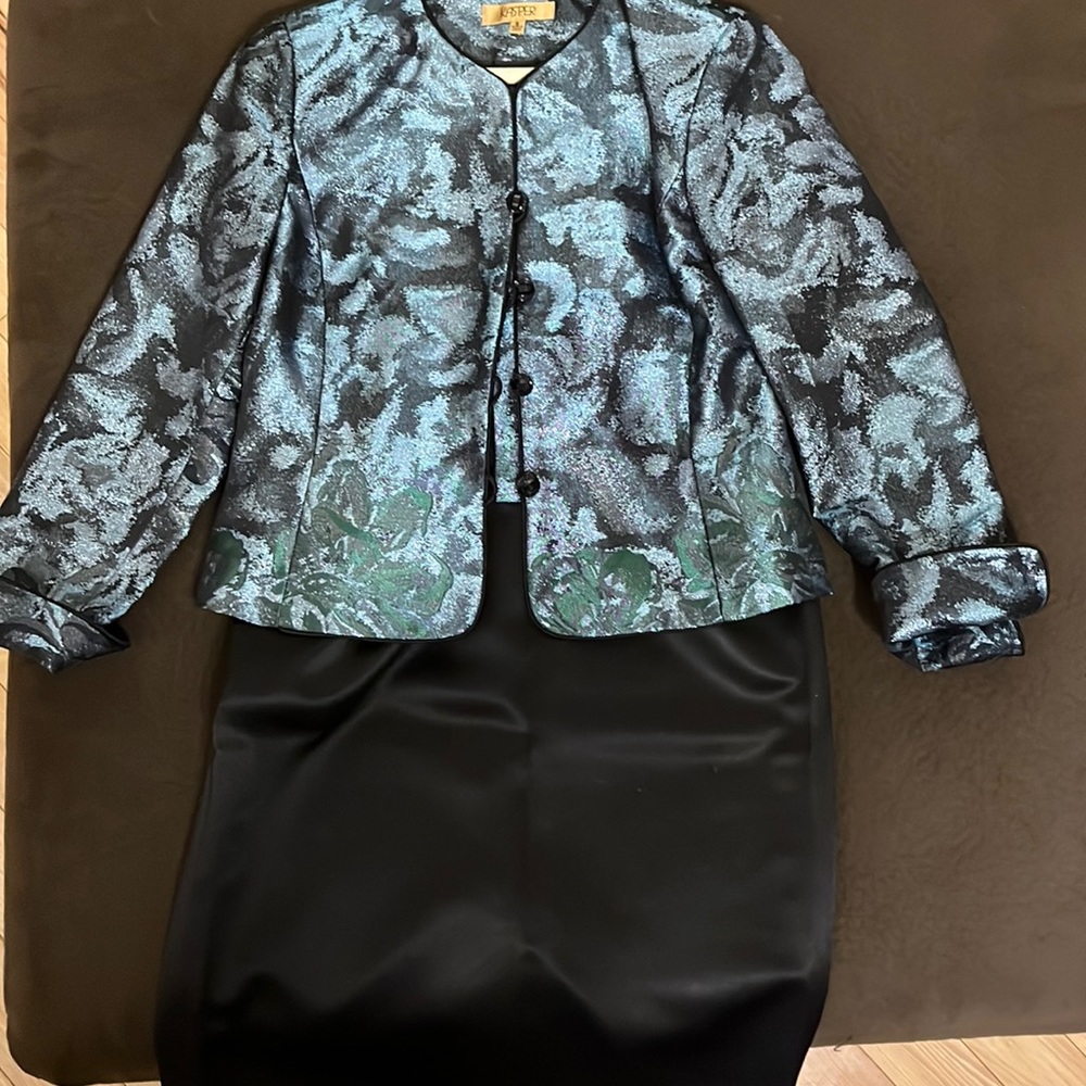 Vintage Kasper 2pc suit. Size 8.